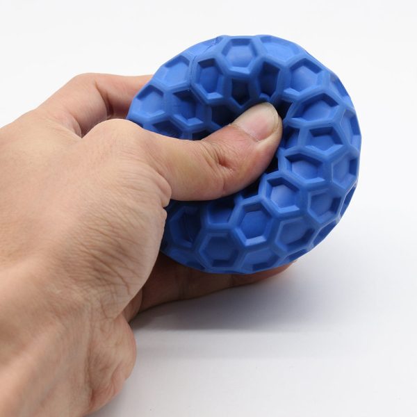 Honeycomb Ball Natural Rubber Pet Teeth Massage Ball Dog Chewing Bite Toy with Squeaky Sound Hot on Sale